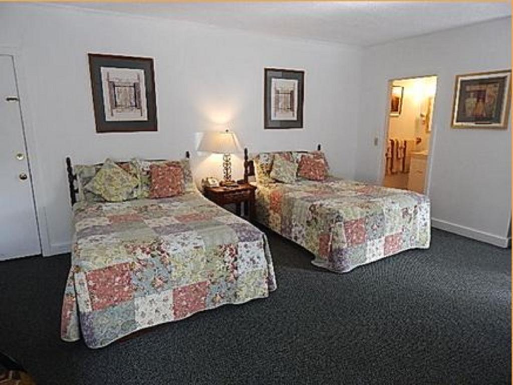 Acadia Sunrise Motel Trenton Room photo